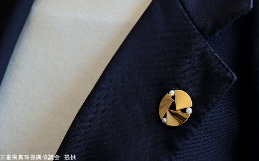 【ふるさと納税】 数量限定！G7三重・伊勢志摩交通大臣会合 アコヤ真珠 ラペルピン / 伊勢志摩 G7 交通大臣会合 ラペルピン 真珠 アコヤ あこや真珠 〔257-01〕 サムネイル3