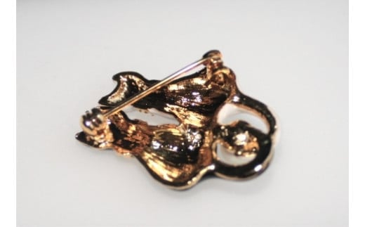 【ふるさと納税】 真珠 パール ブローチ アクセサリー ジュエリー おしゃれ ファッション 三重県 志摩市 伊勢 プレゼント 贈り物 アコヤ かわいい 猫 キャット 真珠の里 かわいい2匹の白黒の猫ブローチ サムネイル3