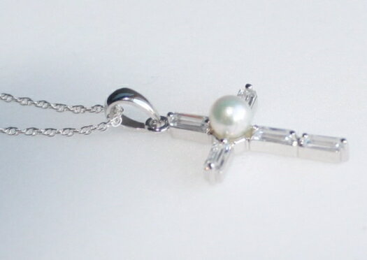 【ふるさと納税】 真珠 ペンダント クロス 4mm シルバー 無調色 パール ベビーパール アコヤ アクセサリー ジュエリー 三重県 伊勢志摩 志摩市 プレゼント / 真珠の里 4mm ベビーパール アコヤ真珠 十字架ペンダント クロスペンダント SILVER 製 キュービックジルコニア サムネイル3