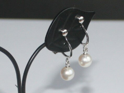 【ふるさと納税】 真珠 イヤリング アクセサリー パール シルバー 三重県 伊勢志摩 志摩市 プレゼント クリスマス バレンタイン ホワイトデー カジュアル レディース 60000円 6万円 六万円 / 真珠の里 アコヤ真珠 6mm ぶら下がりクリップ式 イヤリング SILVER製 サムネイル2