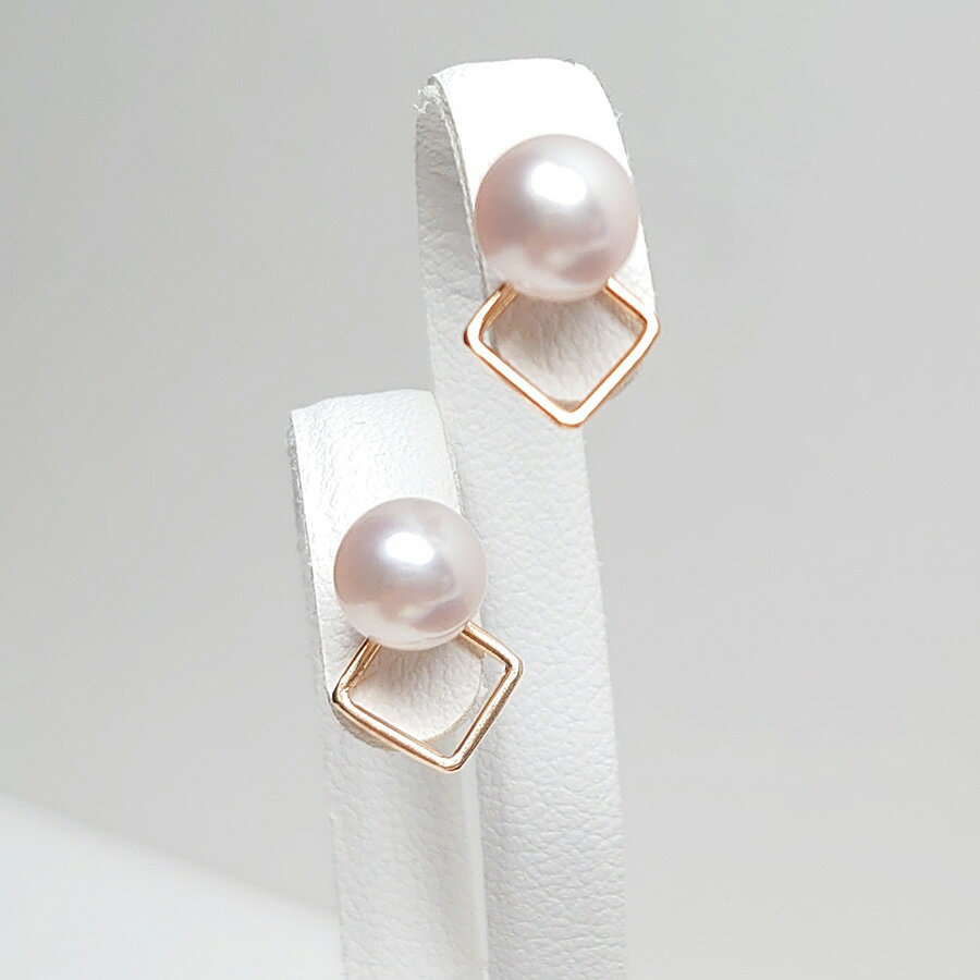 【ふるさと納税】 真珠 ピアス アクセサリー パール 三重県 伊勢志摩 志摩市 冠婚葬祭 結婚式 成人式 慶事 弔事 アコヤ真珠 ジュエリー フォーマル カジュアル あこや真珠 プレゼント 贈答 記念日 お祝い / akoya ちいさなスクエア ピアス サムネイル2