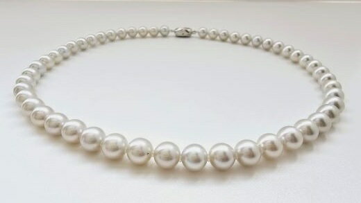 真珠 ネックレス バロック 無調色 7.5 × 8mm パール シルバー アクセサリー ジュエリー 三重県 志摩市 あこや セミバロック おしゃれ ファッション カジュアル フォーマル / ほどよいラフさが魅力の1本、セミバロックネックレス