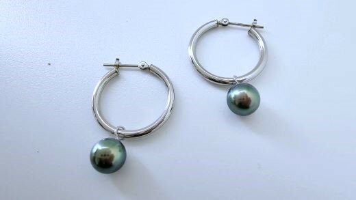 【ふるさと納税】 心が弾む新鮮な輝き、チャーム付フープピアス / あこや ピアス 真珠 伊勢志摩 志摩 アクセサリー ギフト パール 母の日 ホワイトデー クリスマス 入学式 卒業式 成人式 結婚式 サムネイル2