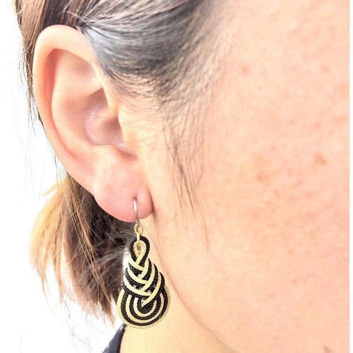 【ふるさと納税】【伊賀組紐】チタンピアス　みょうが　黒金銀 サムネイル3