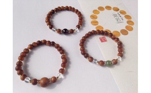 【ふるさと納税】御山杉　ブレスレット　男女ペア　男性用：水晶　女性用：御山杉／世古林業　三重県　度会町　伊勢志摩 サムネイル3