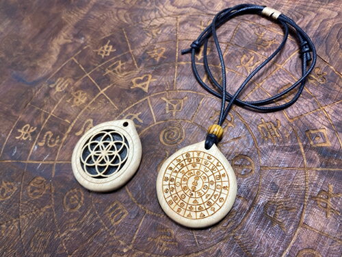 シードオブライフ&ヲシテ文字　両面刻印　リバーシブル　パワーネックレス　三重県産　ひのき製　紐の色　ベージュ／KOSHIKARI　ふるさと納税　アクセサリー　大紀ブランド　三重県　大紀町