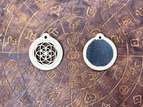 【ふるさと納税】シードオブライフ&ヲシテ文字　両面刻印　リバーシブル　パワーネックレス　三重県産　ひのき製　紐の色　ベージュ／KOSHIKARI　ふるさと納税　アクセサリー　大紀ブランド　三重県　大紀町 サムネイル3