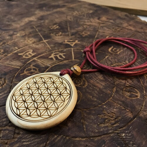 龍体文字＆フラワーオブライフ　両面刻印　パワーネックレス　三重県産　ひのき製　紐の色　赤（エンジ）／KOSHIKARI　ふるさと納税　アクセサリー　大紀ブランド　三重県　大紀町