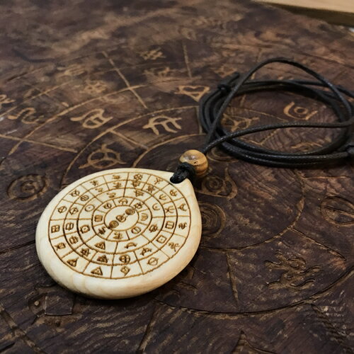 【ふるさと納税】龍体文字&ヲシテ文字　両面刻印　フトマニ図　パワーネックレス　三重県産　ひのき製　紐の色　こげ茶／KOSHIKARI　ふるさと納税　アクセサリー　大紀ブランド　三重県　大紀町 サムネイル2