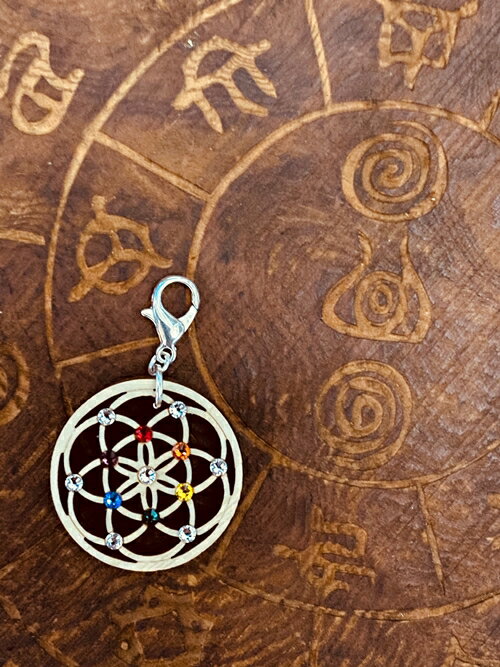 シードオブライフ　マスクチャーム　ラインストーン　スワロフスキー　三重県産　ひのき製／KOSHIKARI　ふるさと納税　アクセサリー　大紀ブランド　三重県　大紀町