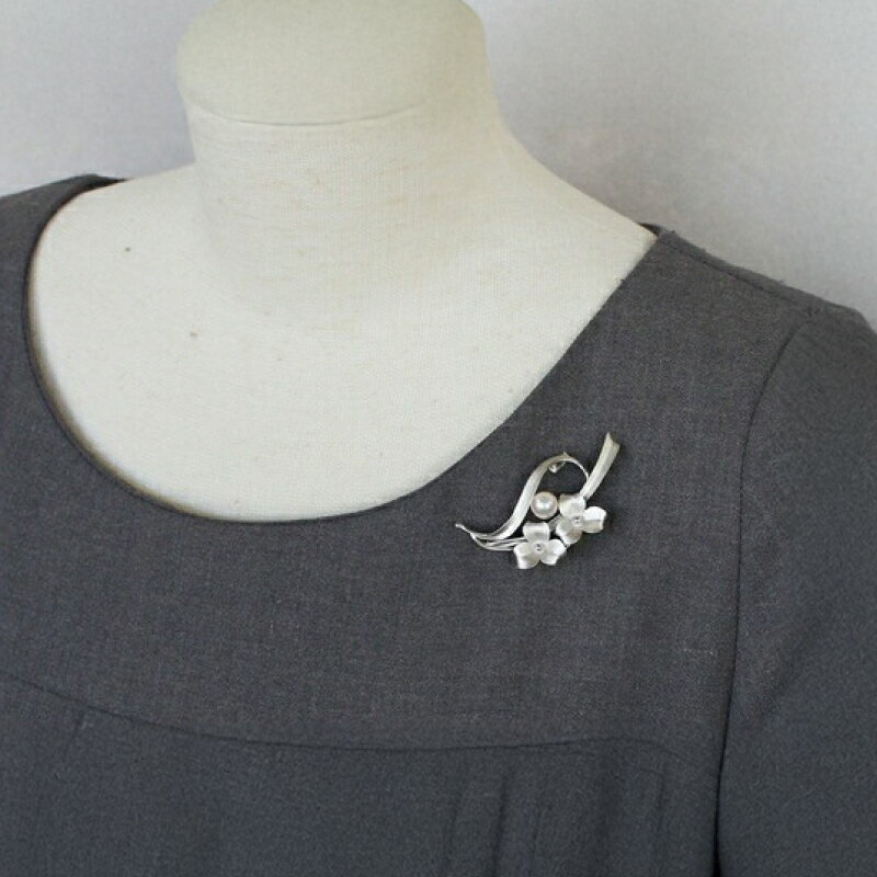 【ふるさと納税】 真珠 ブローチ 7.5mm SV シルバー アコヤ真珠 アクセサリー ファッション ジュエリー akoya パール フォーマル カジュアル プレゼント ギフト 贈り物 贈答品 お祝い 誕生日 記念日 冠婚葬祭 結婚式 卒業式 入学式 三重県 伊勢 志摩 南伊勢町 パールハヤシ サムネイル3