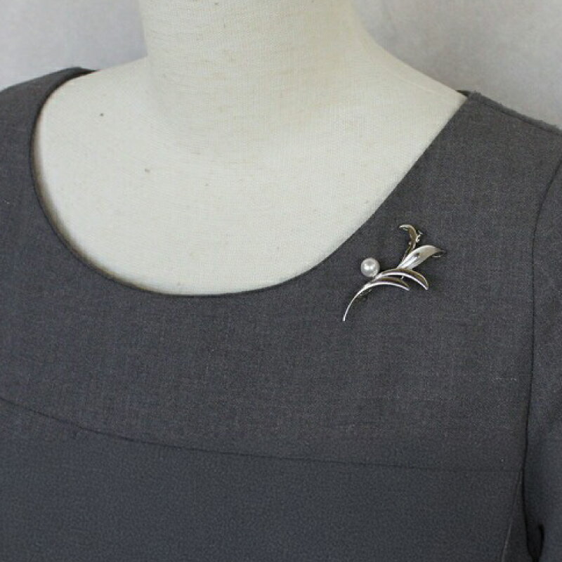 【ふるさと納税】 真珠 ブローチ 7.5mm SV シルバー アコヤ真珠 伊勢 志摩 アクセサリー ファッション ジュエリー akoya パール フォーマル カジュアル プレゼント ギフト 贈り物 贈答品 お祝い 誕生日 記念日 冠婚葬祭 結婚式 入学式 国産 三重県 南伊勢町 パールハヤシ サムネイル3