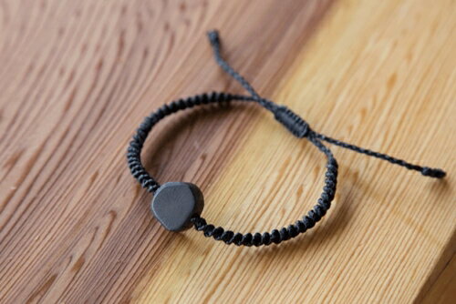 伊勢志摩備長炭 丸ブレスレット ／ アジアイロ雑貨店 アクセサリー 工芸 森の黒いダイヤ ロウビキ紐 天然物 自然素材 三重県 南伊勢町