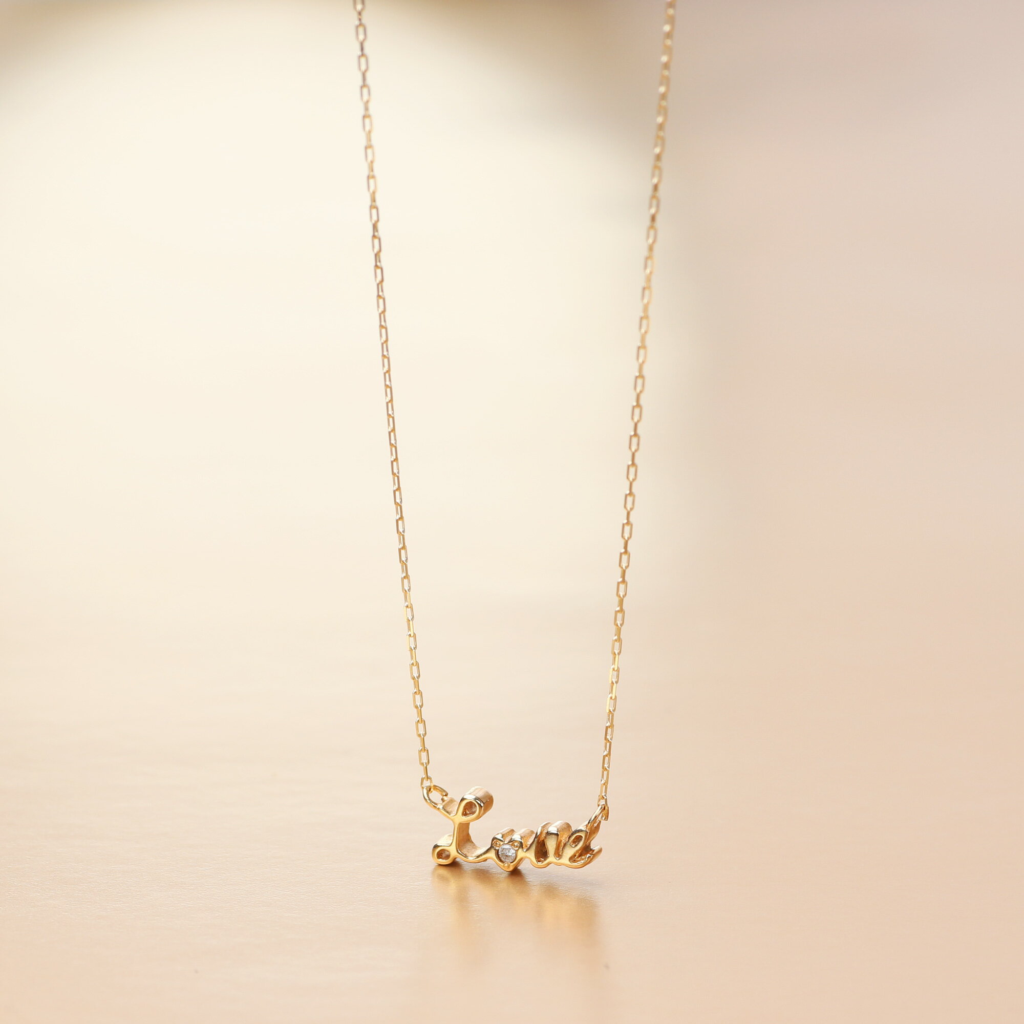 【ふるさと納税】10金イエローゴールド LOVEダイヤモンドネックレス/ K10-KN01006 [AM307] / 金 イエローゴールド ダイヤモンド 0.008ct ネックレス アクセサリー ギフト プレゼント サムネイル3