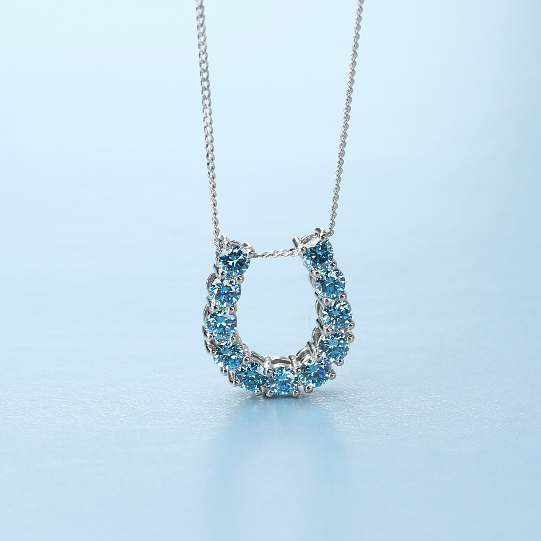 プラチナ900 ラボブルーダイヤ0.363ct 馬蹄ネックレス / PT900-N007BL [AM319] / プラチナ900 ブルーダイヤモンド 馬蹄ネックレス アクセサリー ギフト プレゼント