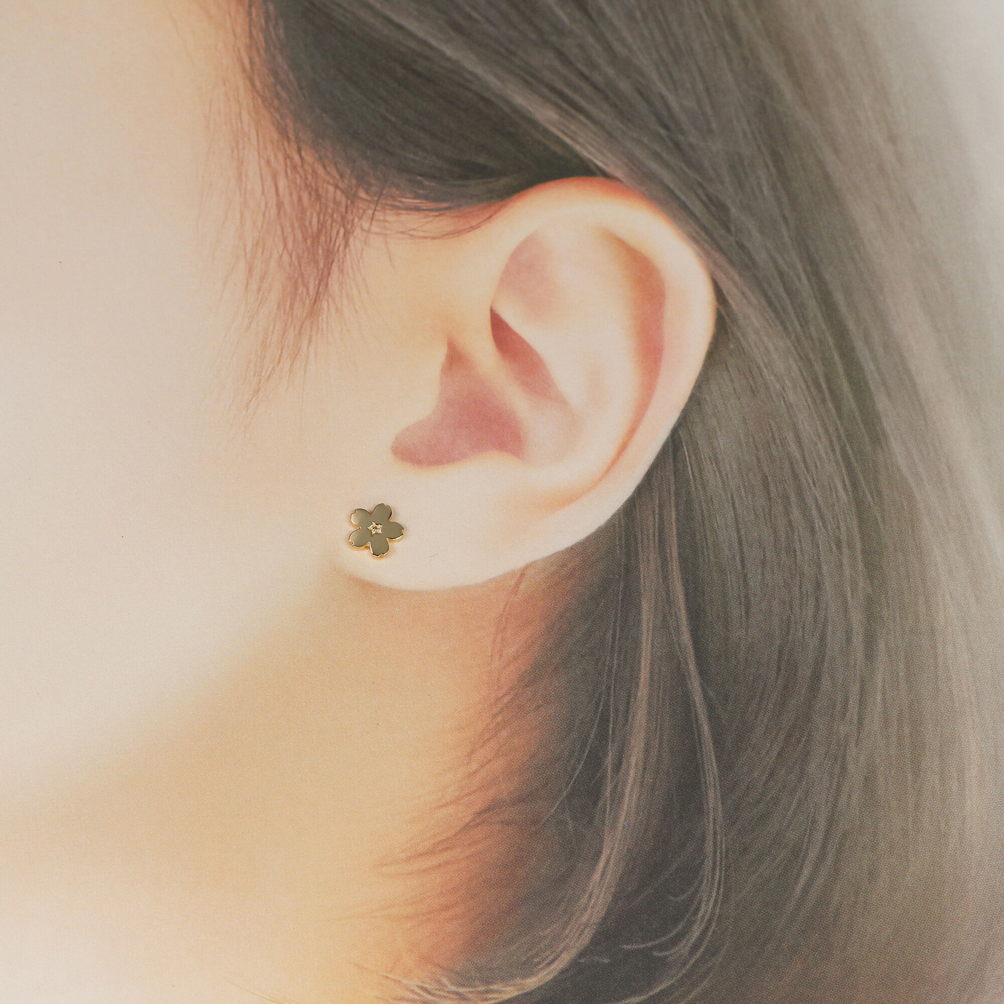 【ふるさと納税】18金イエローゴールド 桜モチーフピアス 上品ジュエリー / K18-KP002 [AM314] / 金 イエローゴールド 桜モチーフ ピアス アクセサリー 上品 ギフト プレゼント サムネイル2