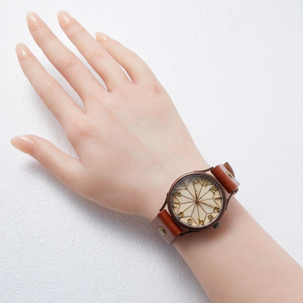 【ふるさと納税】伝統工芸【寄木細工】で作るハンドメイドウォッチ　白麻ノ葉デザイン　Lサイズ　ベルトカラー：茶　WJ011L 04-茶 サムネイル3