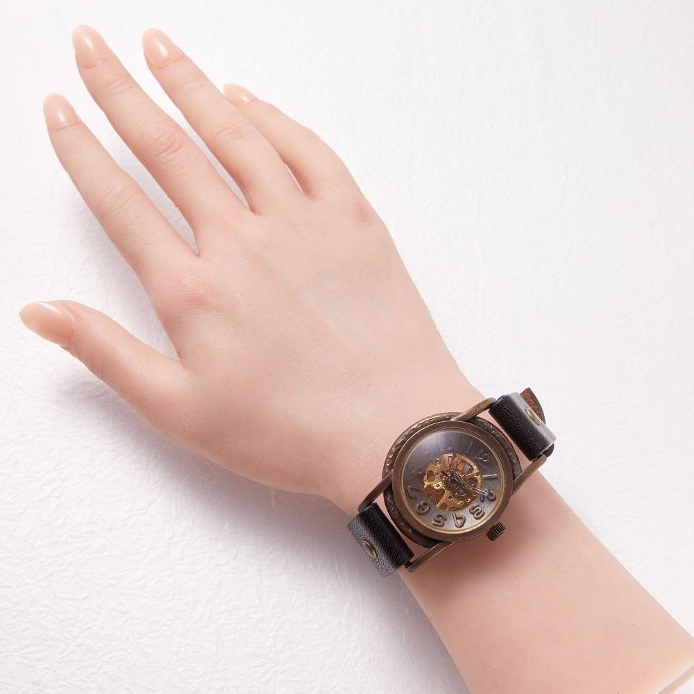 【ふるさと納税】【機械-手巻き式】 アンティークゴールドの立体感のある文字盤がクールなハンドメイドウォッチ ベルトカラー：黒 WB011 黒 サムネイル2