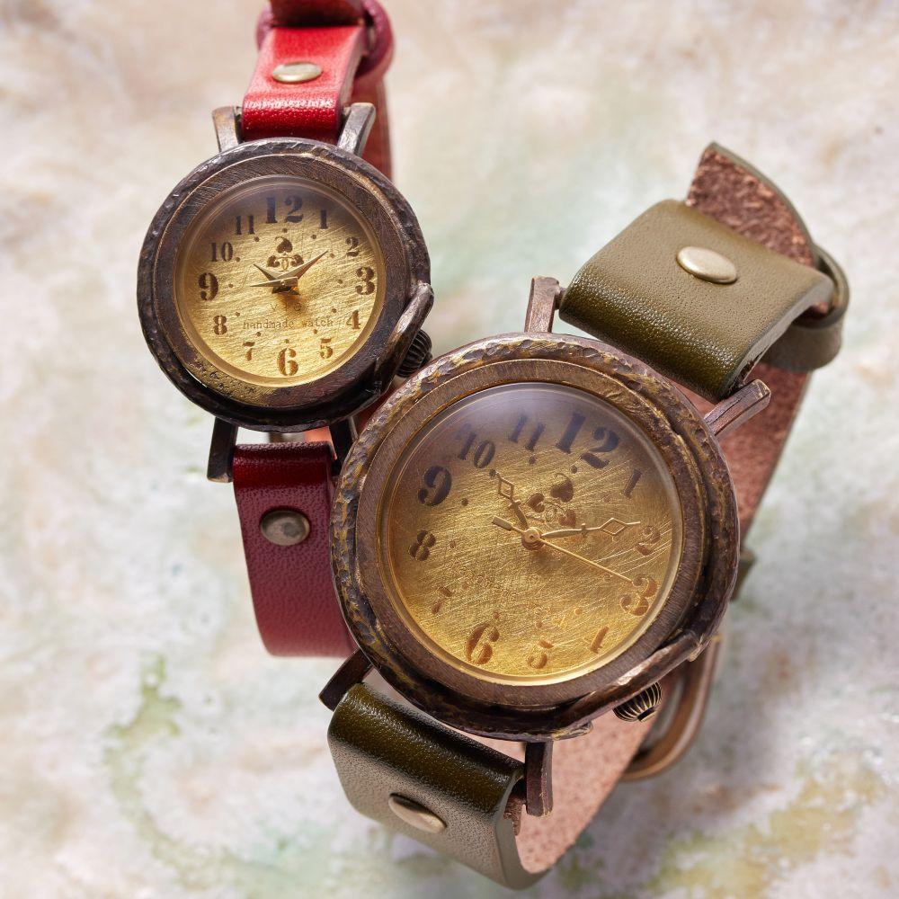 【ペアウォッチ】 真鍮ヘアライン加工の文字盤がクールで可愛い ハンドメイドウォッチ　2本セット　WB013 S-赤/M-オリーブ
