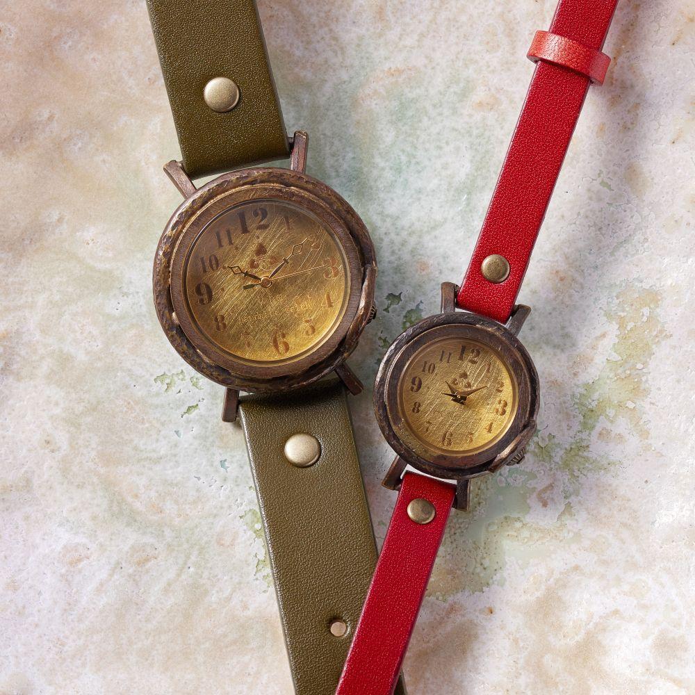 【ふるさと納税】【ペアウォッチ】 真鍮ヘアライン加工の文字盤がクールで可愛い ハンドメイドウォッチ　2本セット　WB013 S-赤/M-オリーブ サムネイル2
