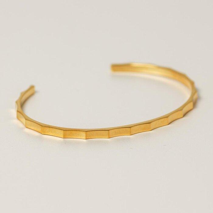 【ふるさと納税】【K10イエローゴールドバングル】凹凸デザインが個性的で印象的なバングル 深みある大人カラーが人気　K10-B001 サムネイル3