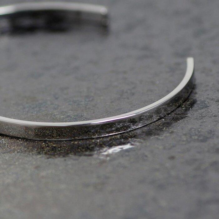 【SILVERプラチナコーティング】平打ちデザインが上品で個性的なバングル クールな大人カラーが人気　SV-B002