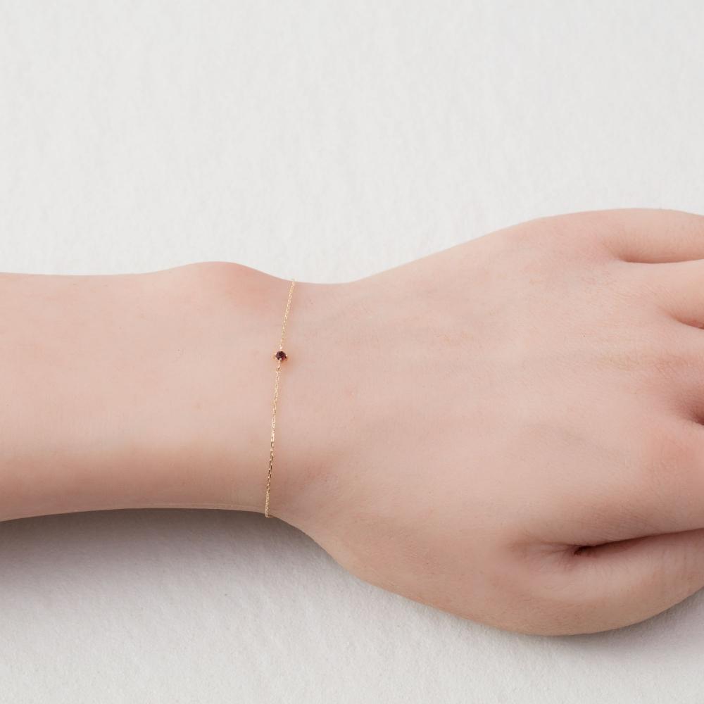 【ふるさと納税】K10イエローゴールド 天然石ブレスレット【1月誕生石ガーネット】華奢見え 4本たてづめ 長さ17cm　K10-07-01 / 金 ゴールド ジュエリー アクセサリー ギフト プレゼント レディース シンプル 定番 サムネイル3