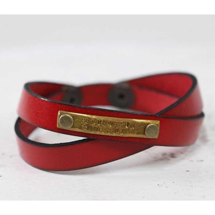 レザーブレスレット 格言メッセージが刻まれたプレート付き 牛革　イタリアンレース　レザーカラー：赤　WL003-赤