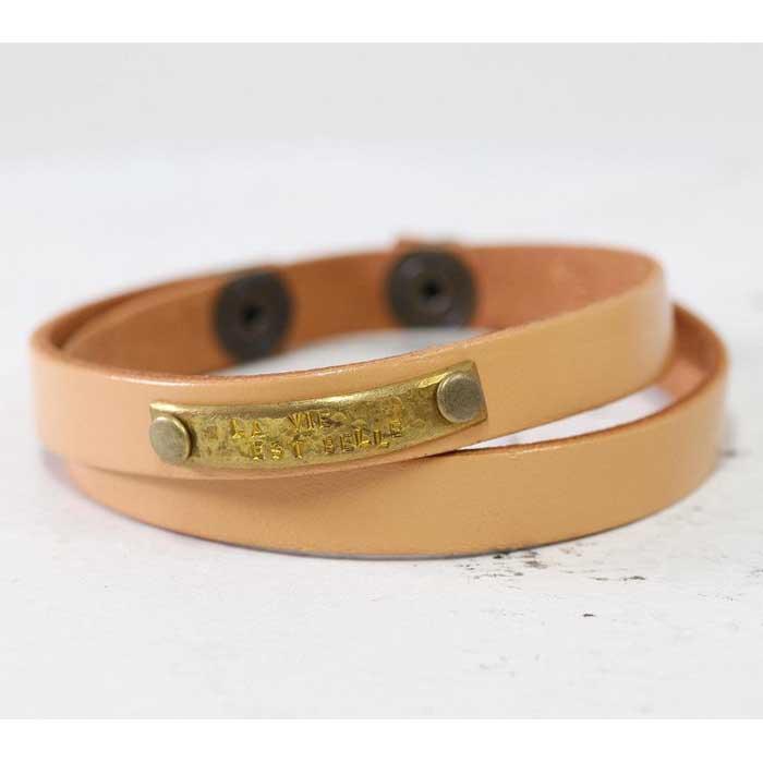レザーブレスレット 格言メッセージが刻まれたプレート付き 牛革　イタリアンレース　レザーカラー：ヌメ　WL003-ヌメ