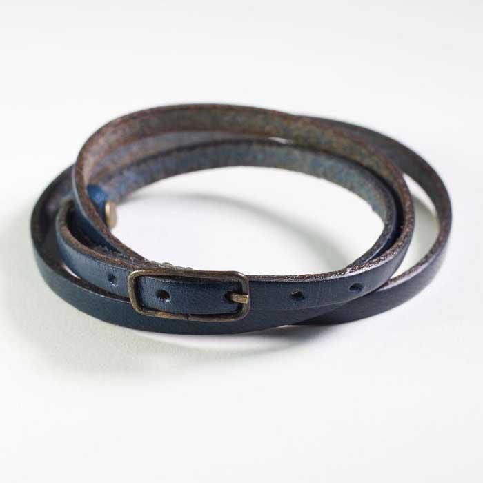 【栃木レザー 3重巻きブレスレット アンクレット】自由にアレンジを楽しめるデザイン レザーカラー：茄子紺　WL009 茄子紺