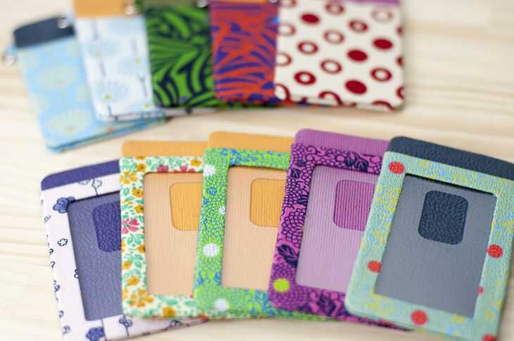 【浜ちりめん】 afumicoシルク製パスケース 滋賀県長浜市/シルクライフジャパン株式会社 [AQBZ004] 浜ちりめん シルク 絹 工芸 絹織物 パスケース 上質 人気 おすすめ 日本製 日用品 柄物 通勤 通学