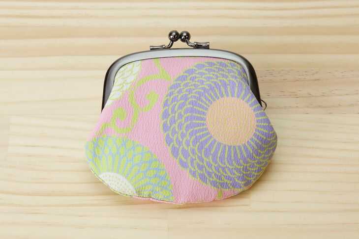 【ふるさと納税】【浜ちりめん】 afumicoシルク製がま口 滋賀県長浜市/シルクライフジャパン株式会社 [AQBZ022] 浜ちりめん シルク 絹 工芸 絹織物 小銭入れ コインケース 上質 人気 おすすめ お財布 財布 ミニ財布 がま口 サムネイル2