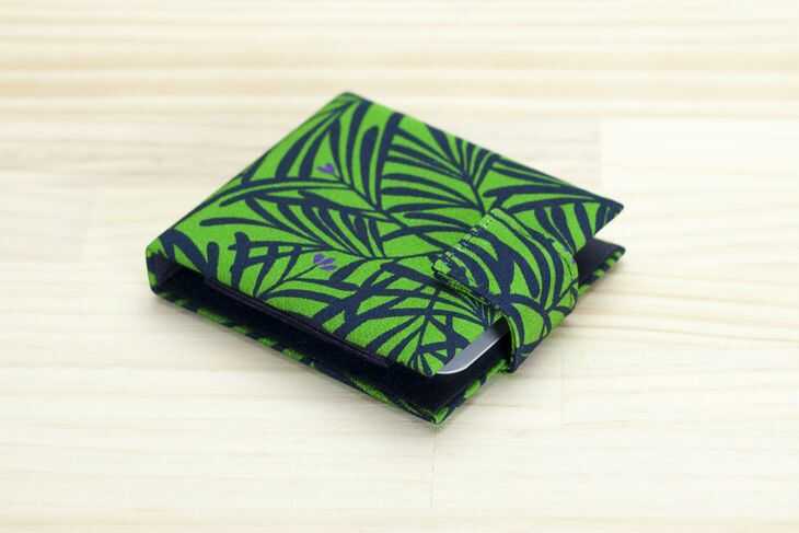 【ふるさと納税】【浜ちりめん】 afumicoシルク製カードケース 滋賀県長浜市/シルクライフジャパン株式会社 [AQBZ051] 浜ちりめん シルク 絹 工芸 絹織物 名刺入れ カードケース 人気 おすすめ ビジネス 日用品 社会人 新生活 サムネイル2