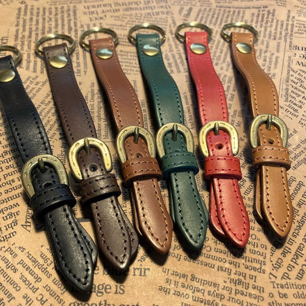 【ふるさと納税】【選べるカラー】蹄鉄ラウンドファスナーコインケース（レッド）＆蹄鉄バックルキーリング / 競馬 馬 競走馬 本革 革小物 ハンドメイド レザー 雑貨 日用品 / 栗東市 / 株式会社ブルズエフ[BIAU049] サムネイル2