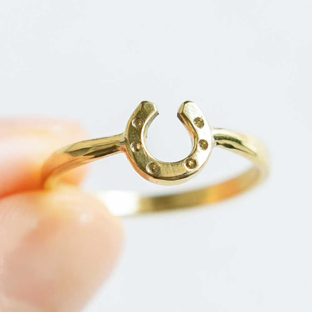 【ふるさと納税】【選べるサイズ】 馬蹄リング 真鍮 2mm 6号〜12号 / 競馬 馬 グッズ 馬蹄 ハンドメイド リング アクセサリー ゴールド カラー / 栗東市 / norim[BIBP003] サムネイル2