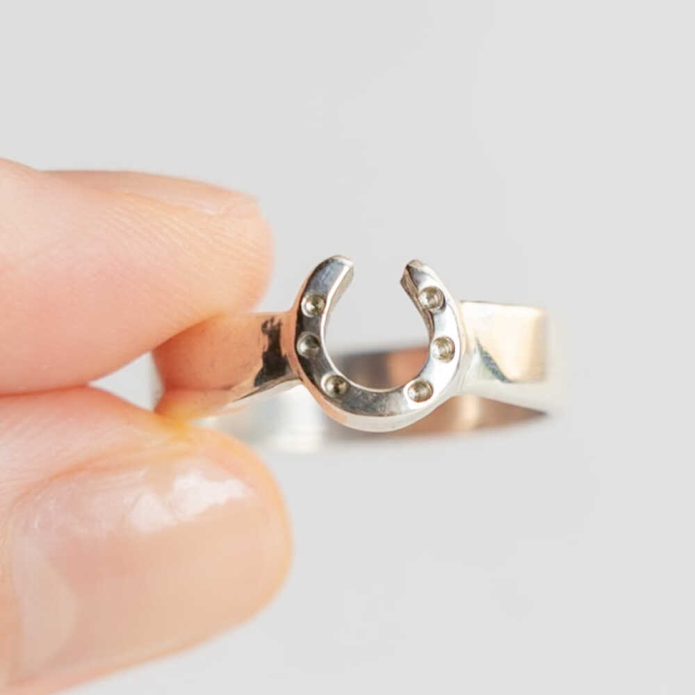 【ふるさと納税】【選べるサイズ】 馬蹄 リング シルバー925 5mm 14号〜20号 / 競馬 馬 グッズ 馬蹄 ハンドメイド リング アクセサリー シルバー / 栗東市 / norim[BIBP016] サムネイル3