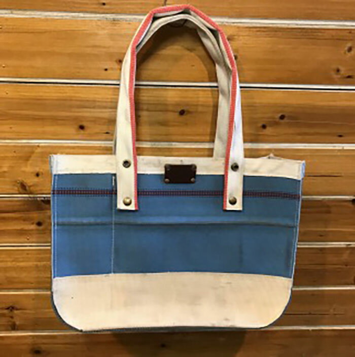 消防ホースアップサイクル・トートバッグ［青系］ | 甲賀市 アップサイクル雑貨 トートバッグ 耐水性 軽量 丈夫 リサイクル素材 人気 おすすめ バッグ ファッション 雑貨 ギフト プレゼント お取り寄せ 通販 送料無料 ふるさと納税