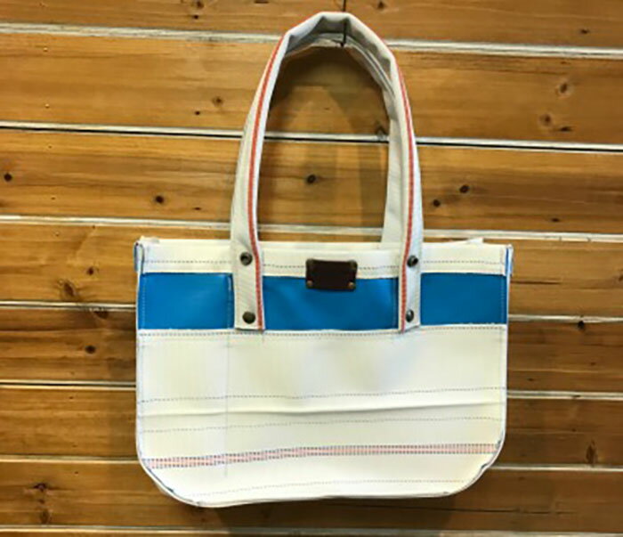 消防ホースアップサイクル・トートバッグ［白系］ | 甲賀市 アップサイクル雑貨 トートバッグ 耐水性 軽量 丈夫 リサイクル素材 人気 おすすめ バッグ ファッション 雑貨 ギフト プレゼント お取り寄せ 通販 送料無料 ふるさと納税