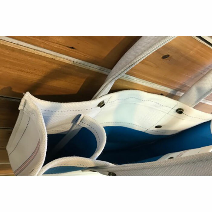 【ふるさと納税】消防ホースアップサイクル・トートバッグ［白系］ | 甲賀市 アップサイクル雑貨 トートバッグ 耐水性 軽量 丈夫 リサイクル素材 人気 おすすめ バッグ ファッション 雑貨 ギフト プレゼント お取り寄せ 通販 送料無料 ふるさと納税 サムネイル2