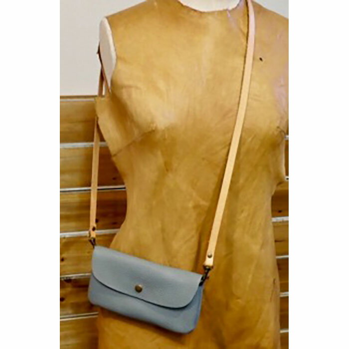 【本革】スマホも入るお財布ポシェット［サックスグレー］ | 甲賀市 本革 レザー 財布 ポシェット スマホ収納 コンパクト 高級感 人気 おすすめ 鞄 カバン ファッション 小物 ギフト プレゼント お取り寄せ 通販 送料無料 ふるさと納税