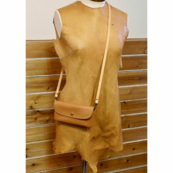 【本革】スマホも入るお財布ポシェット［キャメル］ | 甲賀市 本革 レザー 財布 ポシェット スマホ収納 コンパクト 高級感 上品 手作り 人気 おすすめ 鞄 カバン ファッション 小物 ギフト プレゼント お取り寄せ 通販 送料無料 ふるさと納税