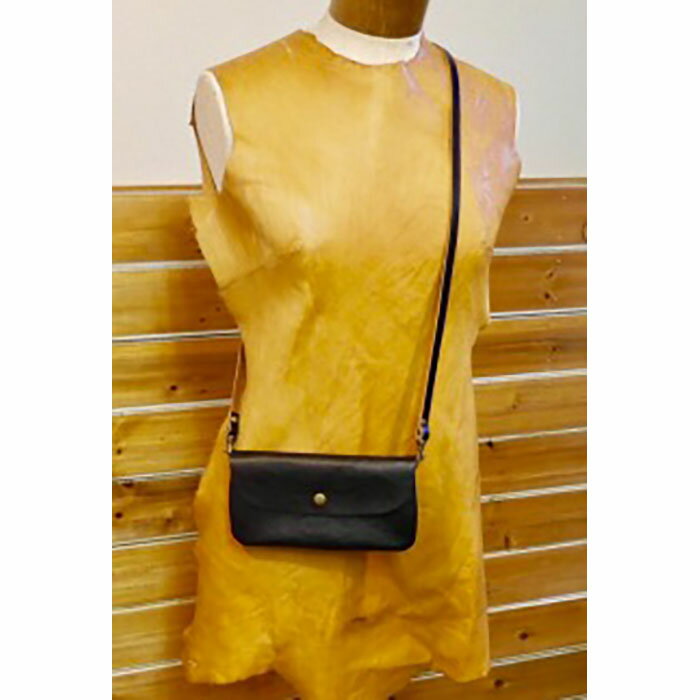 【本革】スマホも入るお財布ポシェット［ブラック］ | 甲賀市 本革 レザー 財布 ポシェット スマホ収納 コンパクト 高級感 上品 手作り 人気 おすすめ 鞄 カバン ファッション 小物 ギフト プレゼント お取り寄せ 通販 送料無料 ふるさと納税