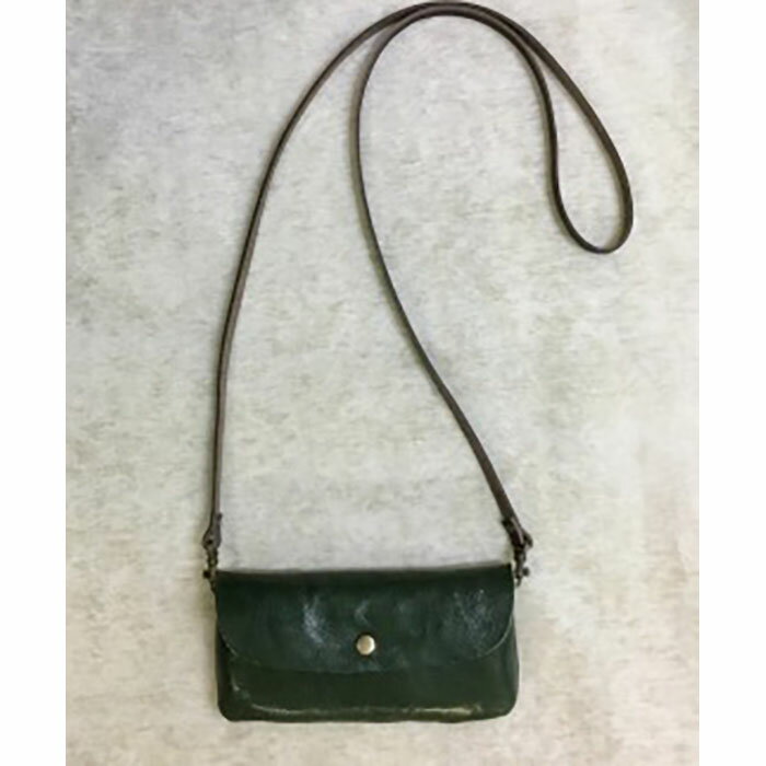 【本革】スマホも入るお財布ポシェット［ダークグリーン］ | 甲賀市 本革 レザー 財布 ポシェット スマホ収納 コンパクト 高級感 上品 おすすめ 鞄 カバン ファッション 小物 ギフト プレゼント お取り寄せ 通販 送料無料 ふるさと納税