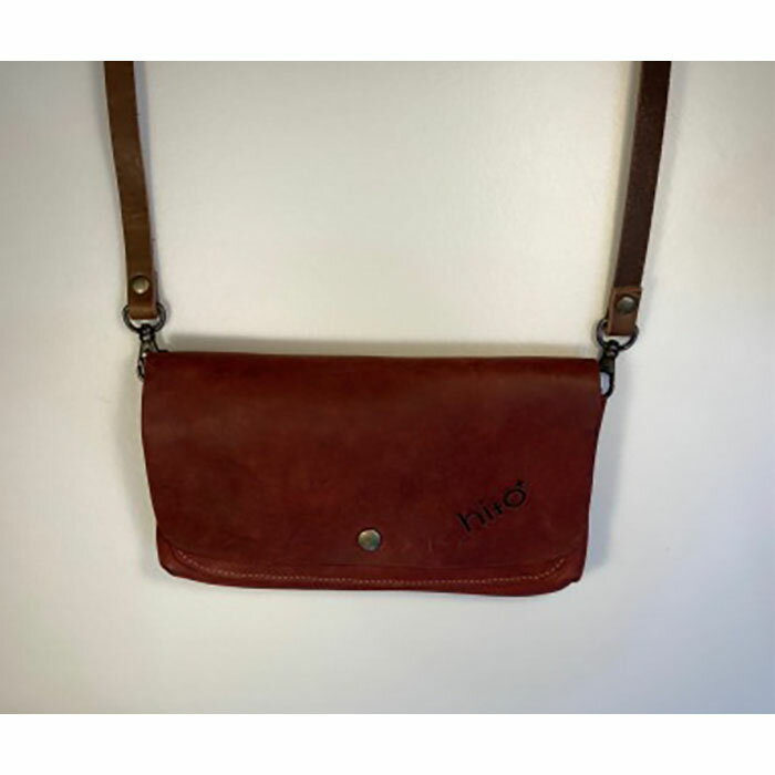 【ふるさと納税】【本革】スマホも入るお財布ポシェット（大）［ワイン］ | 甲賀市 本革 レザー 財布 ポシェット スマホ収納 コンパクト 高級感 上品 手作り 人気 おすすめ 鞄 カバン ファッション 小物 ギフト プレゼント お取り寄せ 通販 送料無料 ふるさと納税 サムネイル2