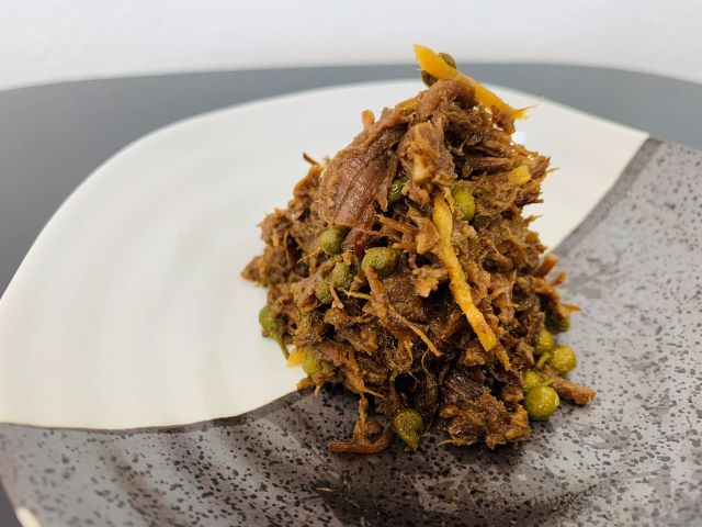 【近江牛 肉山椒(佃煮)】 肉 牛肉 ミンチ 山椒 ふりかけ ぬれふりかけ ブランド牛 三大和牛 和牛 黒毛和牛 冷凍 お弁当 おかず お惣菜 おつまみ 滋賀県 竜王