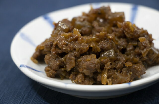 【ふるさと納税】 【近江牛 肉山椒(佃煮)】 肉 牛肉 ミンチ 山椒 ふりかけ ぬれふりかけ ブランド牛 三大和牛 和牛 黒毛和牛 冷凍 お弁当 おかず お惣菜 おつまみ 滋賀県 竜王 サムネイル2