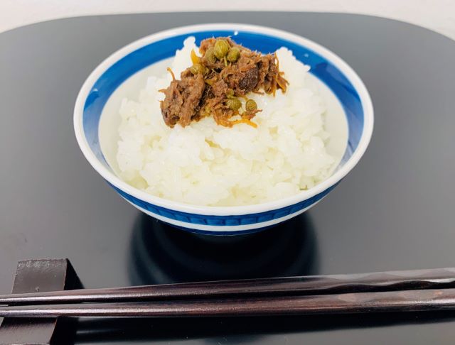 【ふるさと納税】 【近江牛 肉山椒(佃煮)】 肉 牛肉 ミンチ 山椒 ふりかけ ぬれふりかけ ブランド牛 三大和牛 和牛 黒毛和牛 冷凍 お弁当 おかず お惣菜 おつまみ 滋賀県 竜王 サムネイル3
