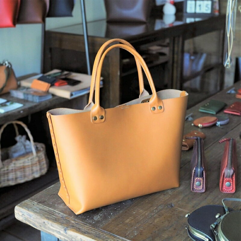 【ふるさと納税】 革綴じミニトートバッグ 選べる 6色 本革 トートバッグ 牛革 スムースレザー レザー 国産 鞄 バッグ かばん カバン メンズ レディース おしゃれ 手作り プレゼント ギフト 贈り物 革工房むくり 八幡市 京都 サムネイル2