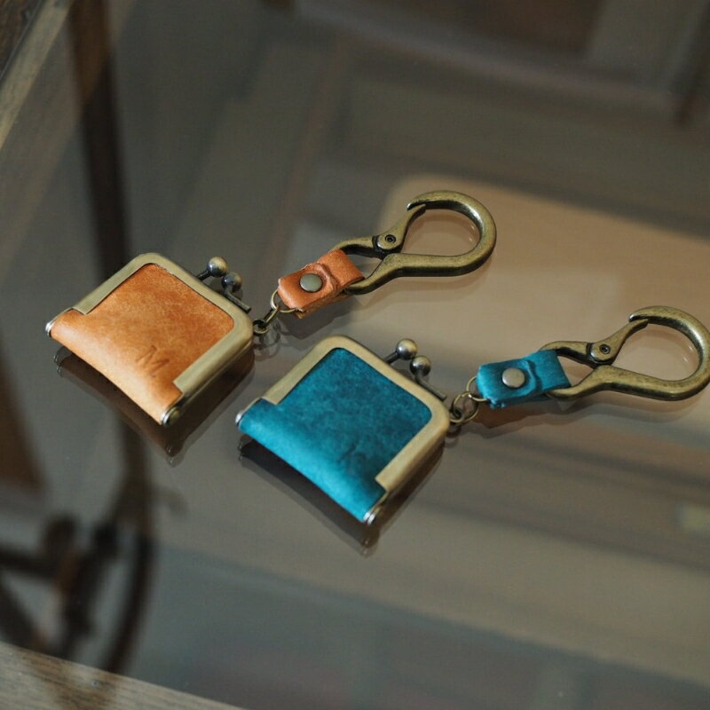 【ふるさと納税】 がま口リングケース 選べる 8色 本革 リングケース 牛革 ヤギ革 レザー 国産 リング 指輪 ケース がま口 アクセサリー 小物 メンズ レディース おしゃれ 手作り プレゼント ギフト 記念日 贈り物 革工房むくり 八幡市 京都 サムネイル3