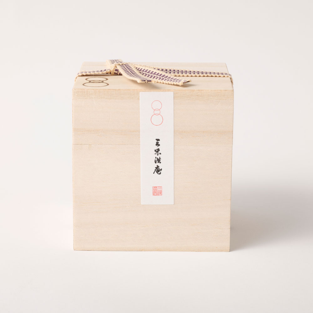 【ふるさと納税】【三味洪庵】特選受賞* 但馬牛 牛肉ちりめん（桐箱）｜140g 但馬牛 但馬玄使用 たじまぐろ 桐箱付 牛肉 肉 ちりめん山椒 ちりめんさんしょう ちりめんじゃこ 縮緬雑魚 ご飯のお供 ごはんのお供 おつまみ 肴 人気 おすすめ サムネイル3